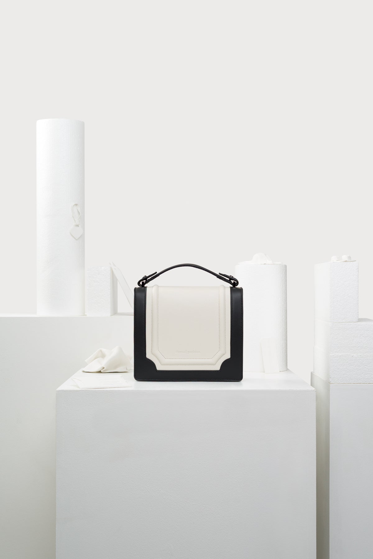 é.p. 002W — Carré Marceau