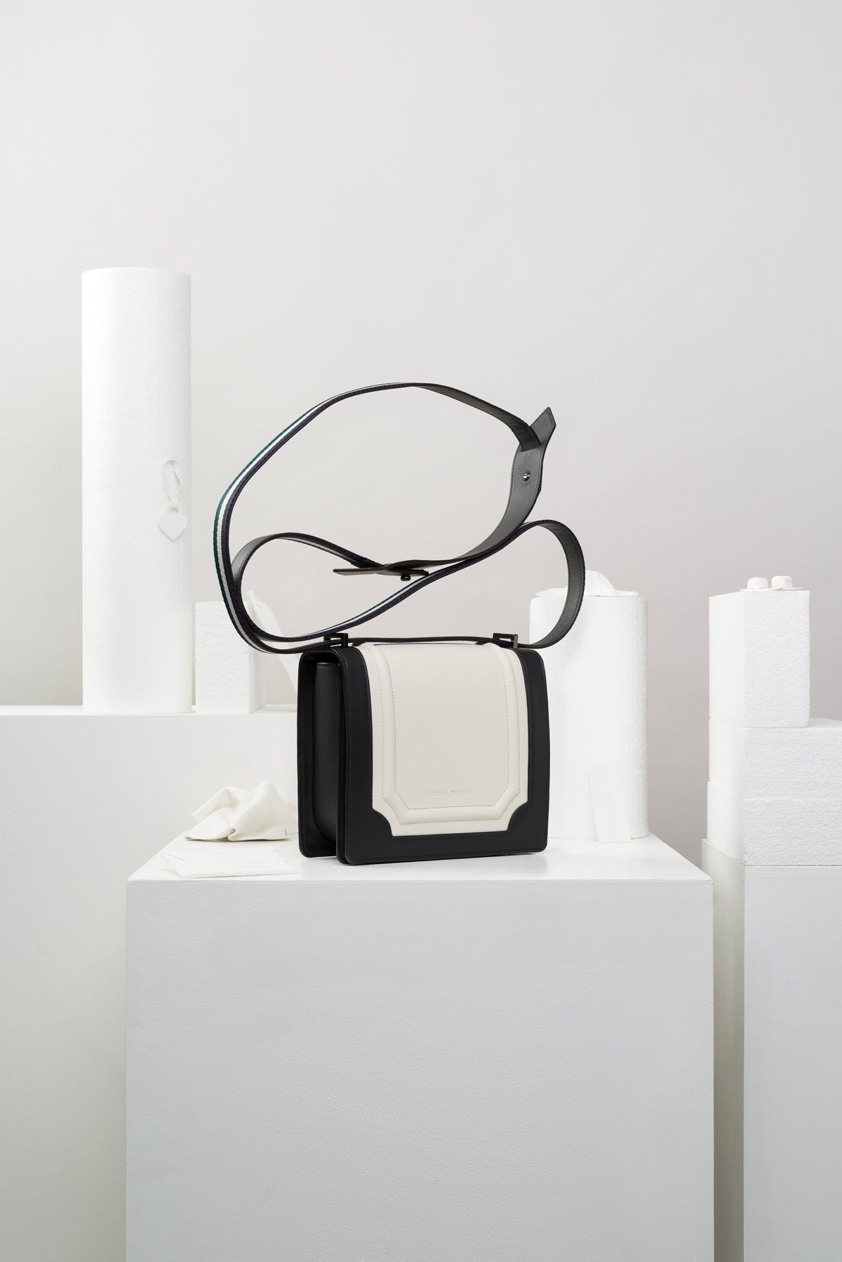 é.p. 002W — Carré Marceau